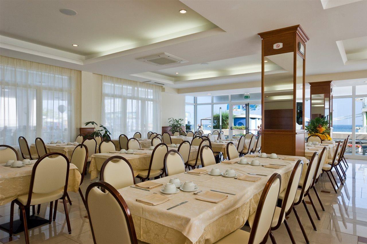 Hotel Ambasciatori Bellaria-Igea Marina Exterior foto